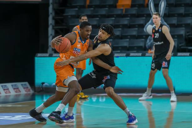 持与自己的 持与自己的